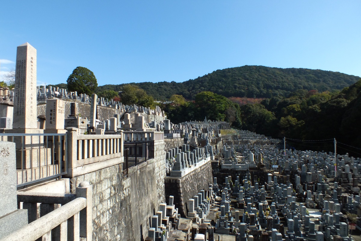 Der gigantische Friedhof in der Nähe des Kiyomizu-dera